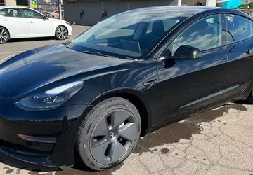 Tesla Model 3 met kilometerstand en ...