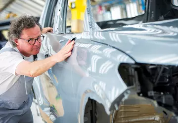 Bijna 100.000 Volkswagen-werknemers in 9 fabrieken ...