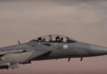 Een McDonnell Douglas F-15SA Eagle-gevechtsvliegtuig van ...