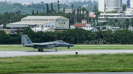 De Amerikaanse luchtmacht heeft oudere F-15C Eagle gevechtsvliegtuigen van de vierde generatie teruggebracht naar de Japanse basis Kadena.