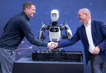 Mercedes heeft geïnvesteerd in Apptronik-robots en ...