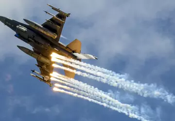 F-16 onderschepte een burgervliegtuig boven Rehoboth ...