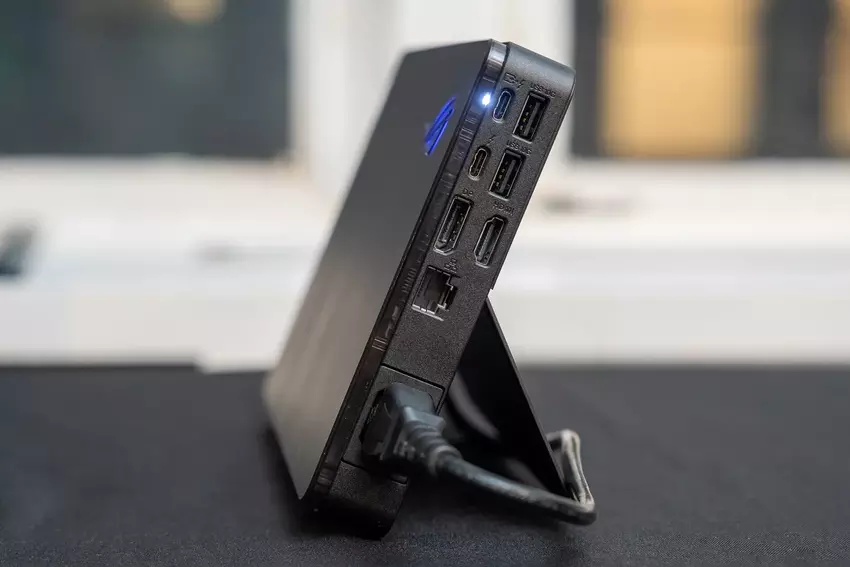 Externe voeding en beschikbare poorten op de Asus XG Mobile