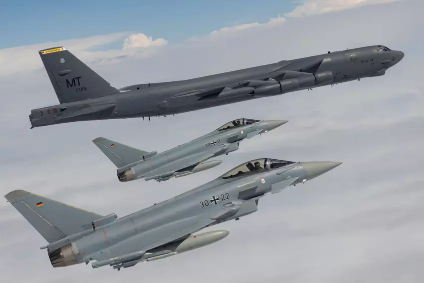 B-52H Stratofortress kernbommenwerpers vlogen dicht langs de Russische grens