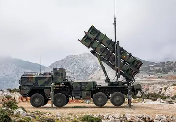 Duitsland draagt Patriot-luchtverdedigingssysteem met raketafweersystemen over ...