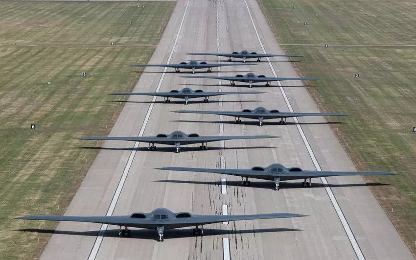 Alle werkende B-2 Spirit kernbommenwerpers kunnen elk moment de vluchten hervatten - de eerste toestellen zullen op 22 mei het luchtruim kiezen.