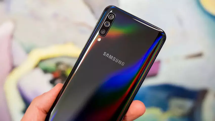 Vijftien modellen van Samsung's Galaxy A-lijn smartphones zullen de One UI 8 firmware ontvangen, gebaseerd op Android 16 (lijst)