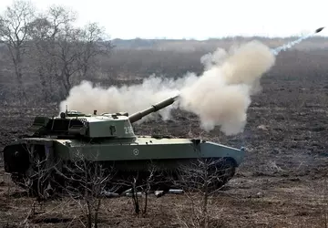 FPV drone scheurde een gecamoufleerde Russische ...