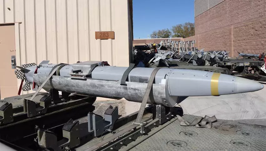 Het door Rusland bezette Luhansk, 100 km van de frontlinie, is getroffen door onbekende wapens met Amerikaanse ADM-160B MALD lokraketten.