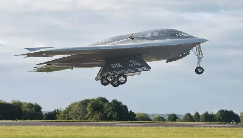 B-2 Spirit nucleaire stealthbommenwerpers nog steeds niet vrijgegeven voor vlucht, maar Amerikaanse luchtmachtspecialisten houden de vliegtuigen stand-by