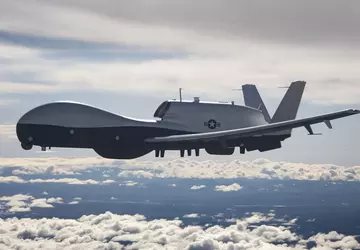 Northrop Grumman draagt vierde MQ-4C Triton ...