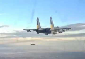 Unieke beelden: Oekraïense Su-27 gevechtsvliegtuigen lanceren ...