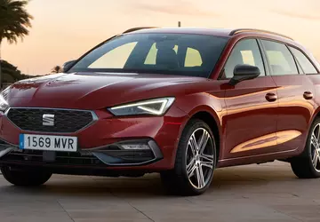 De vernieuwde Seat Leon eHybrid rijdt ...