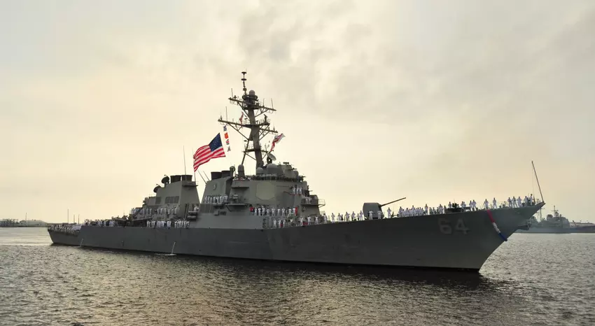 De Amerikaanse destroyer USS Carney had door de Husis kunnen worden aangevallen - het schip uit de Arleigh Burke-klasse onderschepte met succes alle afgevuurde raketten.