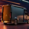 Estafette elektrische LCV op de achtergrond van de stad