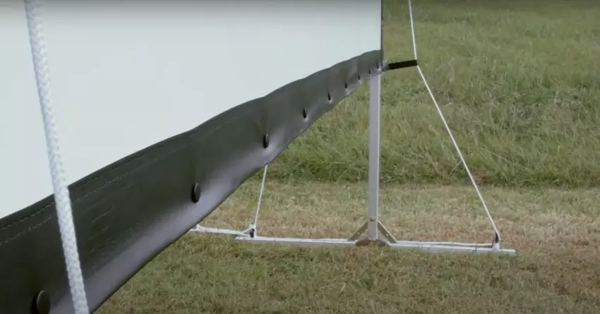 Elite Screens Yard Master 2 draagbaar scherm voor presentaties