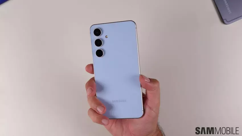 Samsung bereidt One UI 7 voor op Galaxy S24 FE - lek wijst op release in maart