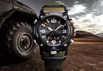 Casio Mudmaster GG-B100X wordt mogelijk opgeladen ...