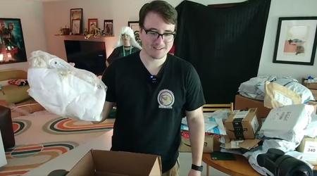 WTF: Twitch-streamer General Sam kreeg een verpakt dood varken en een stuk uraniumerts toegestuurd door 'fans'