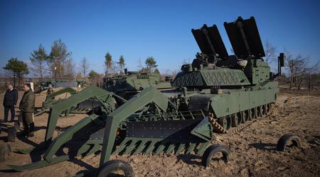 De AFU heeft in gebruik genomen M1150 ontmijningsvoertuigen gebaseerd op M1 Abrams tanks, de VS heeft de leveringen niet gemeld.