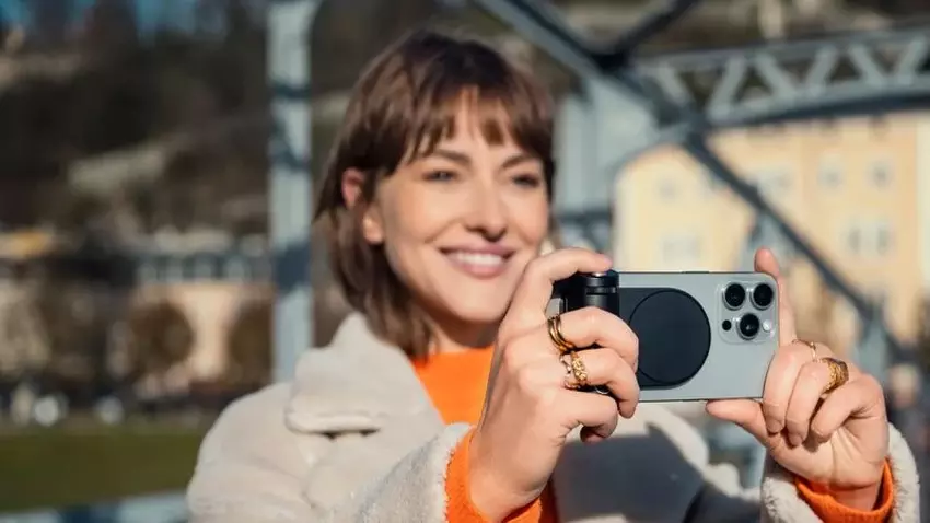 Leica presenteert LUX Grip voor iPhone met mechanische knoppen voor fotograferen