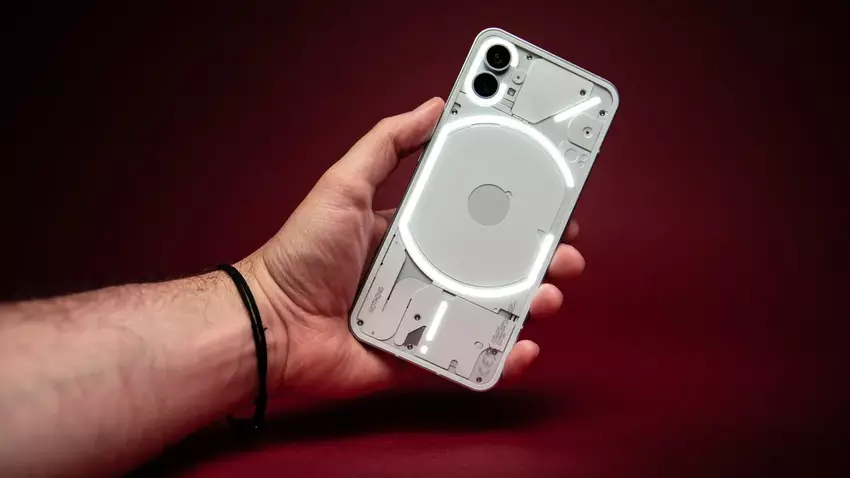 Nothing Phone (1) heeft een stabiele Android 15-update ontvangen met nieuwe functies en een bijgewerkt ontwerp