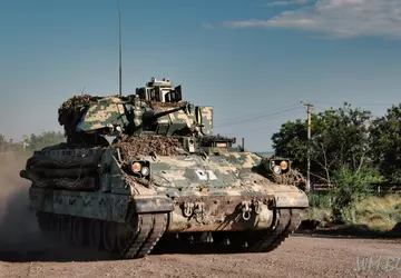 Oekraïens leger toont M2 Bradley die ...