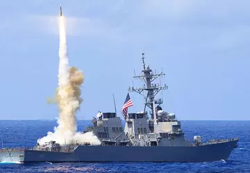 De Amerikaanse marine heeft vier torpedojagers ...