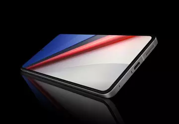 De iQOO 12 met een plat ...