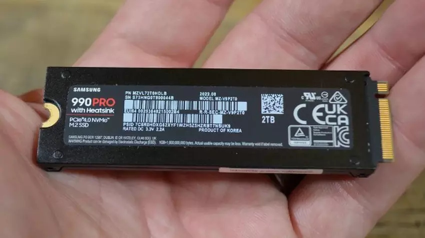 Samsung 990 PRO vs WD Black SN850X