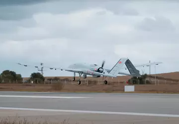 De Turkse Bayraktar TB3 drone heeft ...