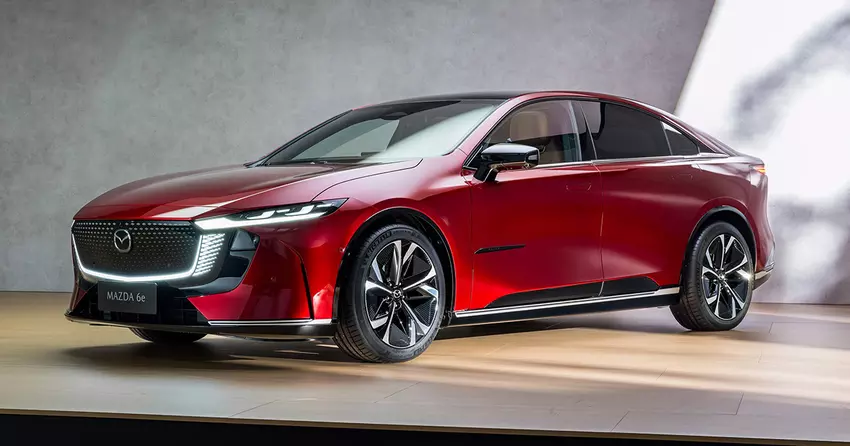 Mazda6e elektrische auto met een actieradius tot 552 kilometer: de nieuwe 5-deurs hatchback werd onthuld op het Autosalon van Brussel