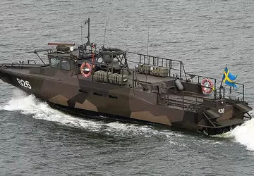 Aanvalsboten, vrachtwagens en munitie: Zweden kent ...