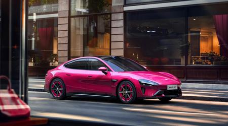 Xiaomi introduceert nieuwe Brilliant Magenta kleur voor elektrische auto SU7 ter ere van de 15e verjaardag van het merk