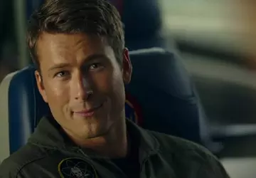 Top Gun' ster, Glen Powell, zinspeelt ...