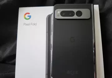 Een klant ontving de opvouwbare Pixel ...