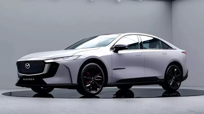 Mazda heeft een sportieve versie van de EZ-6 sedan voor China gepresenteerd