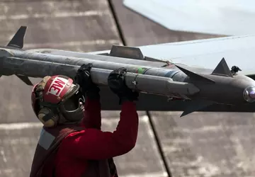 Roemenië gaat zijn F-16's voorzien van ...