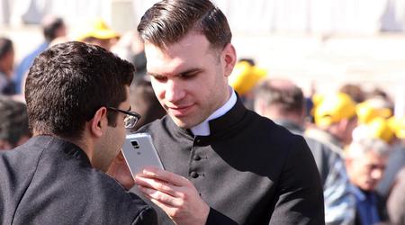 Kon verleiding niet weerstaan: Pennsylvania priester gaf meer dan $40k uit kerkkas uit aan mobiele games