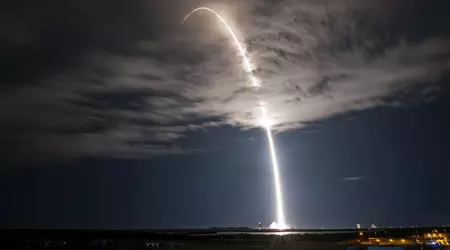 SpaceX heeft een nieuw record bijgewerkt voor het hergebruiken van de eerste trappen van de Falcon 9-raket - het bedrijf heeft dezelfde booster 17 keer gelanceerd.