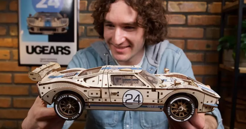 UGT-24 Endurance Racer: Ugears' nieuwe mechanische 3D puzzel voor echte retro racefans (video)
