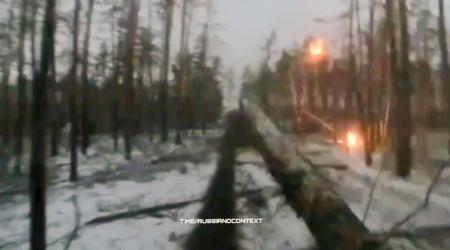 Russisch konvooi aangevallen door clustermunitie: opname van de camera van de bezetter (7 minuten video)
