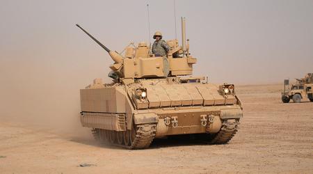 Russen onderzoeken buitgemaakte Oekraïense Bradley en geven toe dat hun BMP-3 niet eens in de buurt komt