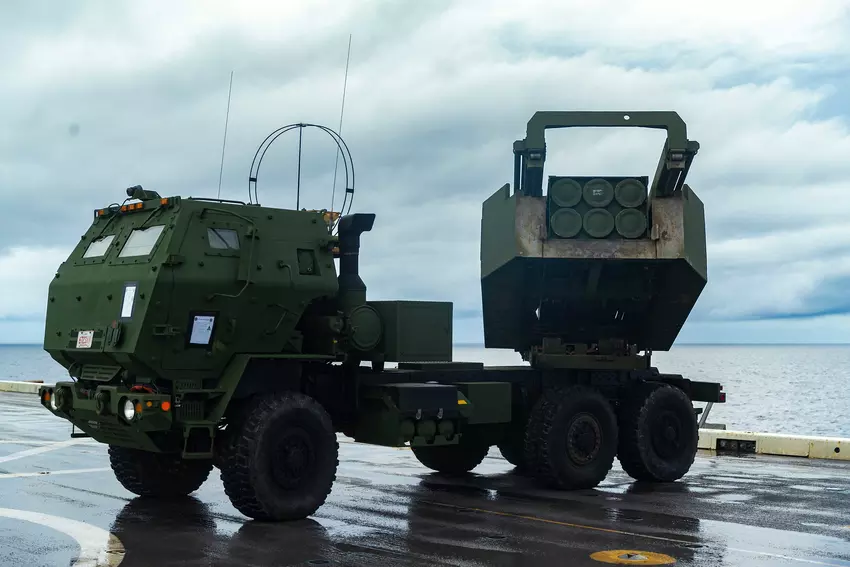 M142 HIMARS, illustratie door U.S. Pacific Fleet