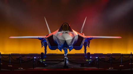 Lockheed Martin heeft het eerste F-35 Lightning II gevechtsvliegtuig van de vijfde generatie voor de Belgische luchtmacht onthuld.