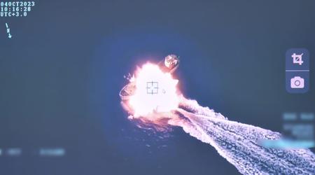Turkije voerde 's werelds eerste gezamenlijke oppervlakte drone en UAV operatie uit - Albatros-S kamikaze maritieme drone vergezeld door Bayraktar TB2 zonk een schip van 69 meter.