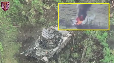 Goedkope Oekraïense kamikaze drones hebben een Russische T-80BV tank met het Contact-1 dynamisch verdedigingssysteem platgebrand
