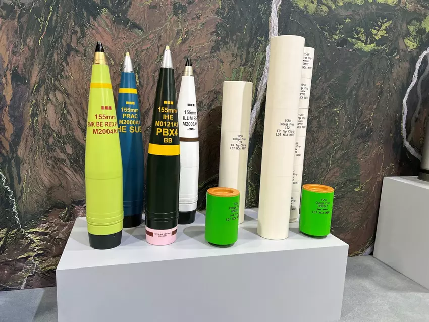 155 mm granaten en explosieve ladingen