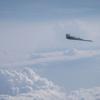 De B-2 Spirit nucleaire bommenwerper vloog tijdens een trainingsmissie kritisch dicht langs de Noordpool op weg van IJsland naar Alaska.-3 De B-2 Spirit nucleaire bommenwerper vloog tijdens een trainingsmissie kritisch dicht langs de Noordpool op weg van IJsland naar Alaska.-3
