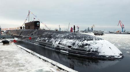 De nucleaire onderzeeër Generalissimo Suvorov arriveerde in de Stille Oceaan met 16 R-30 Bulava ballistische raketten, die een nucleaire lading met een kracht van meer dan 100 kiloton kunnen dragen.